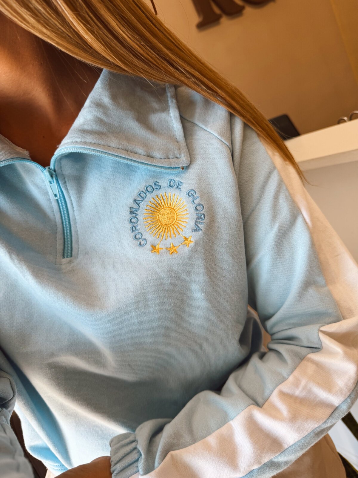 BUZO CORONADOS DE GLORIA CELESTE - Image 2