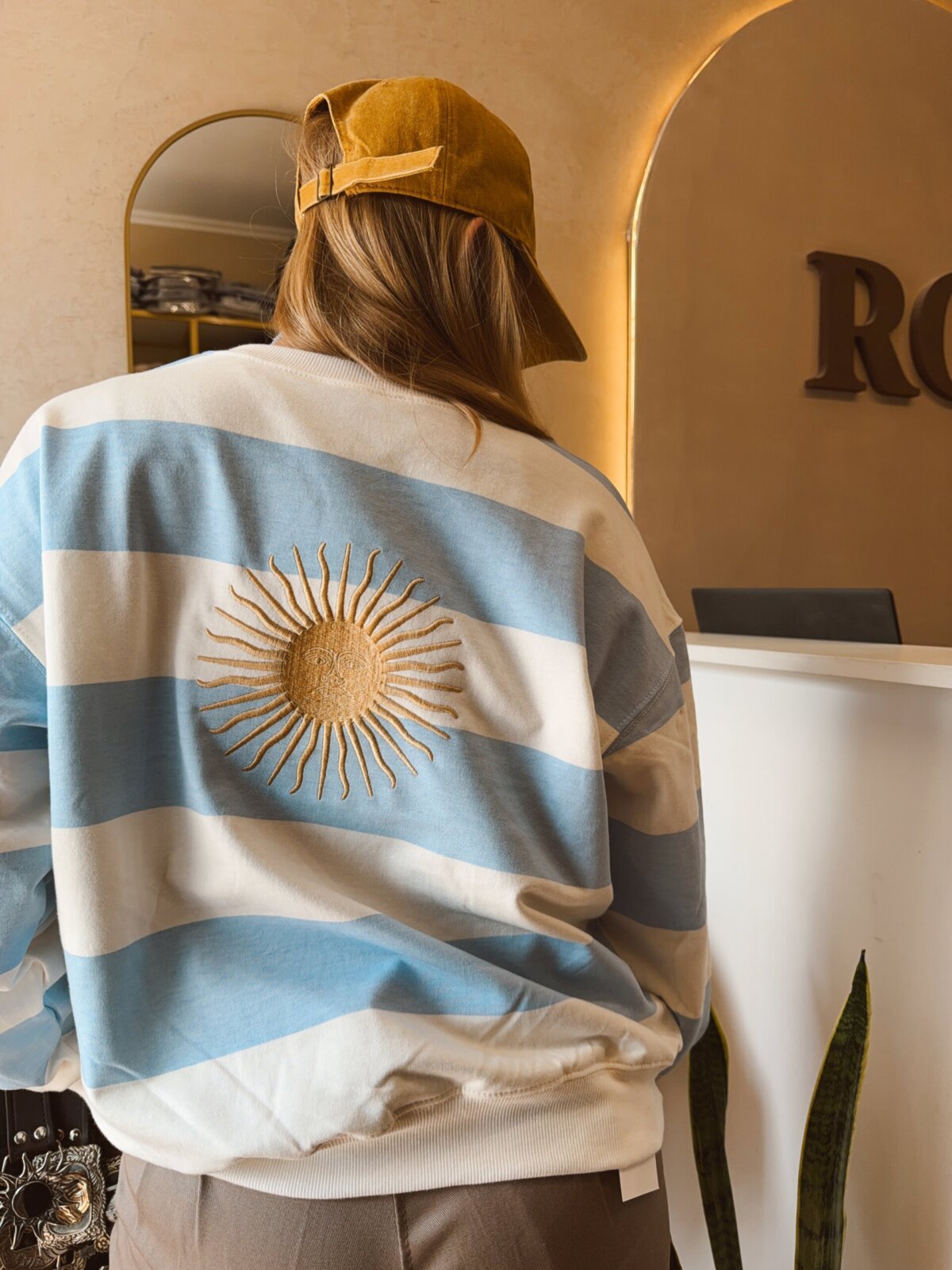 BUZO RAYADO CELESTE SOL BORDADO ESPALDA - Image 2