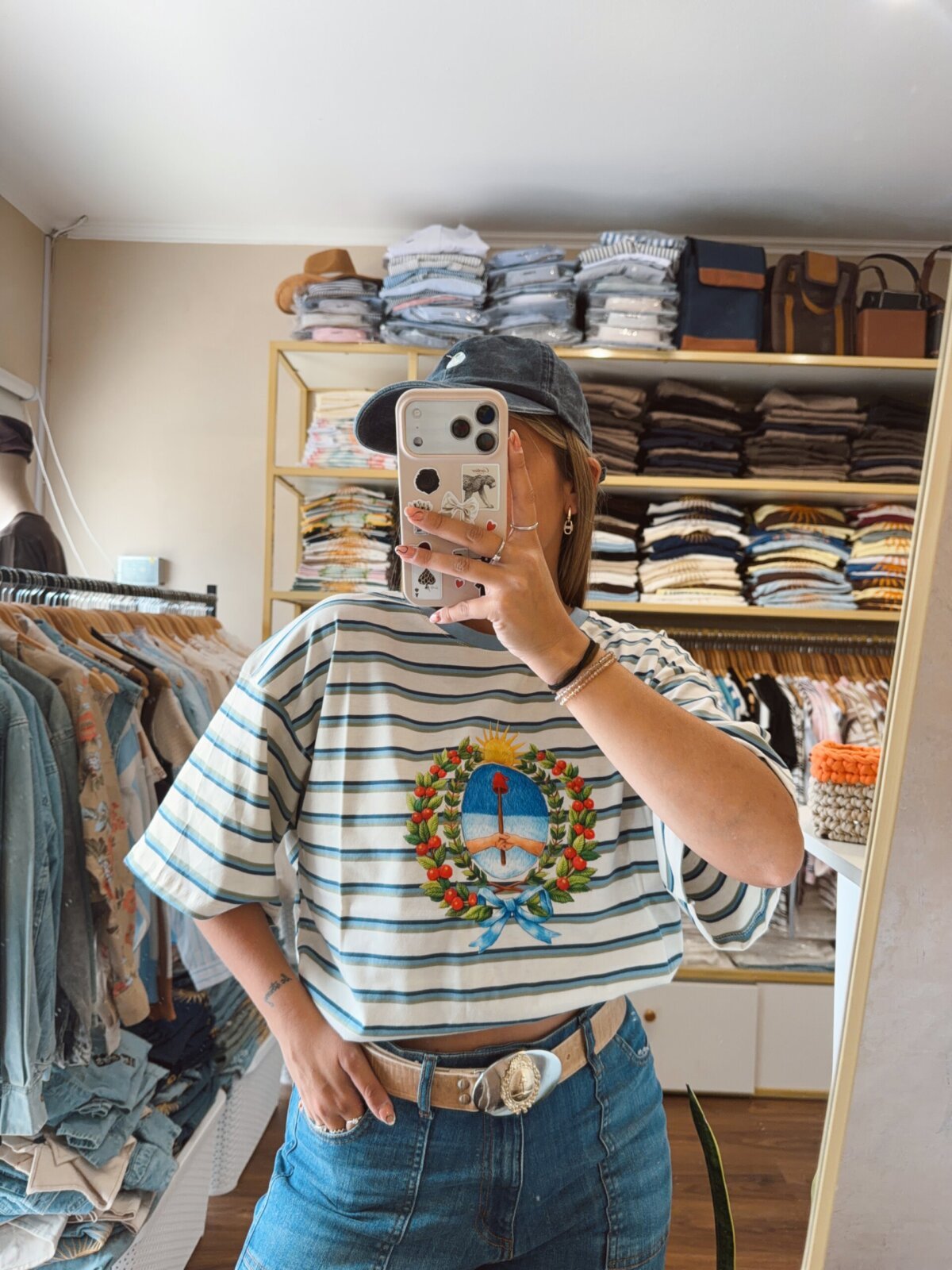 REMERA RAYADA CELESTE ESCUDO COLORES - Image 2