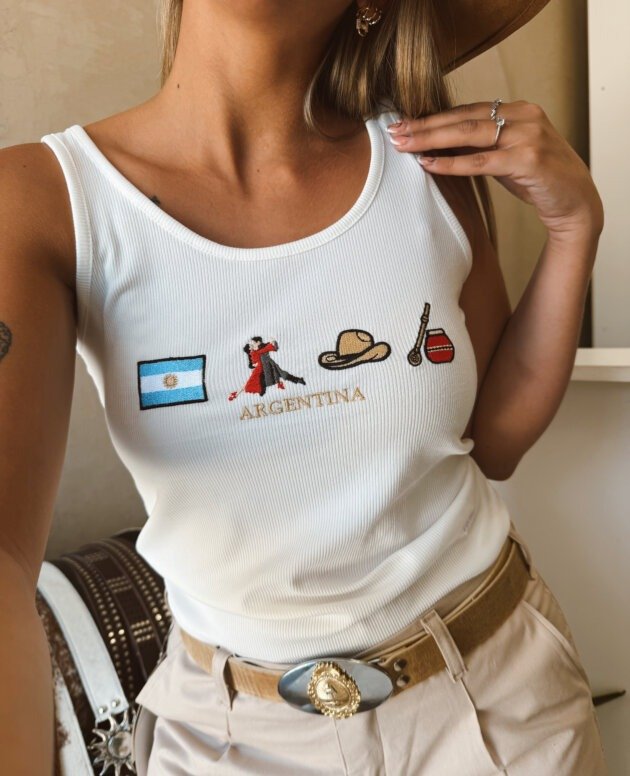 MUSCULOSA BORDADA MORLEY ICONOS ARG