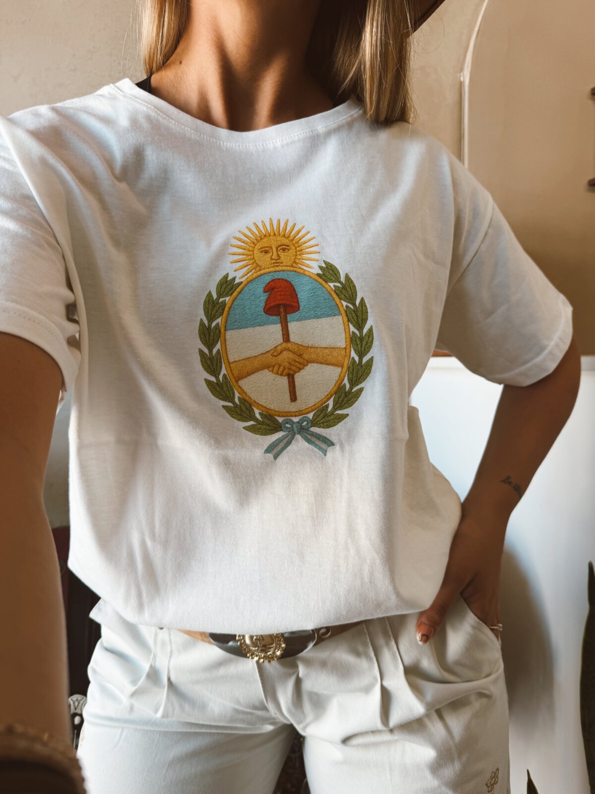 REMERA ESCUDO