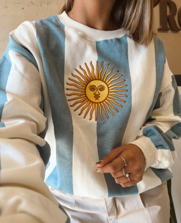 BUZO RAYAS VERTICAL SOL BORDADO