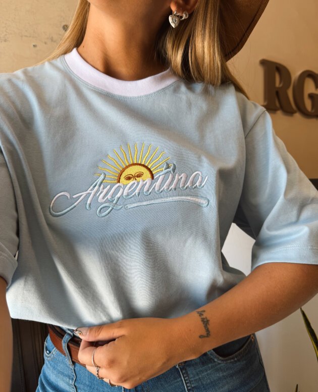 REMERA ARG SOL BORDADO