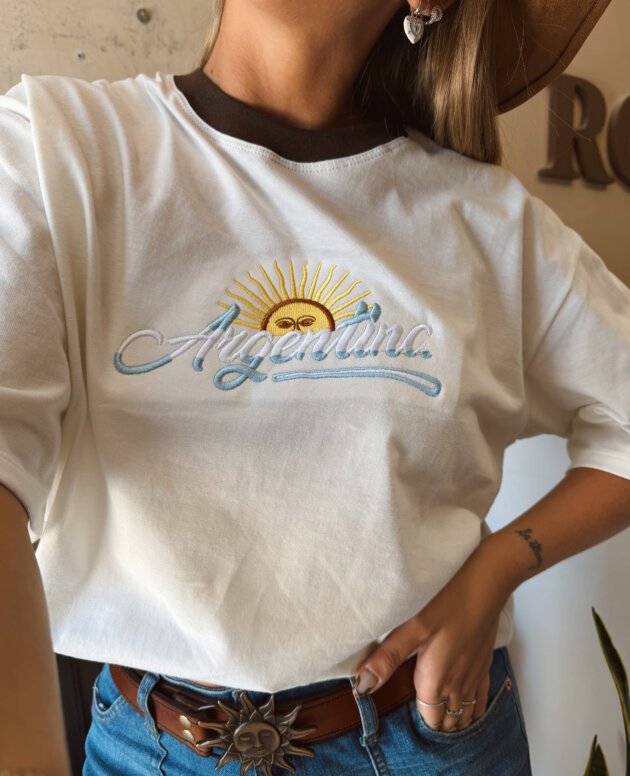 REMERA ARG SOL BORDADO