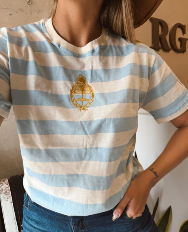 REMERA ESCUDO BORDADO