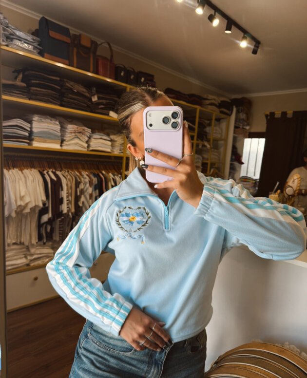 BUZO MALVINAS CELESTE