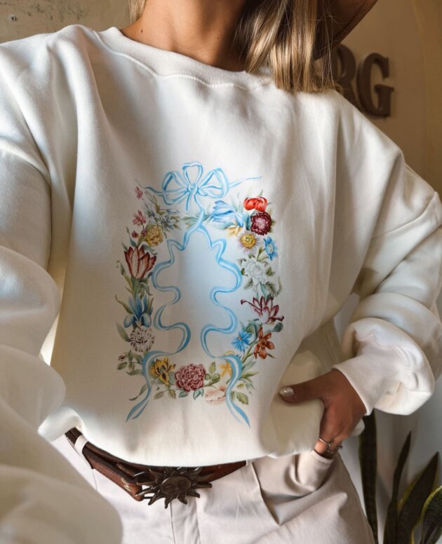 BUZO LAZO Y FLORES FRISA CREMA