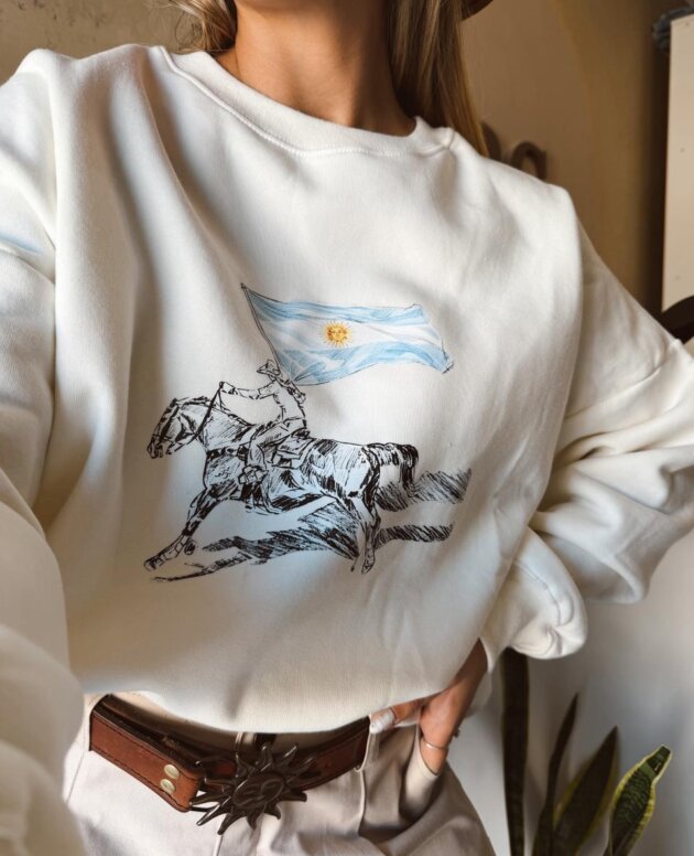 BUZO BANDERA GAUCHA FRISA CREMA