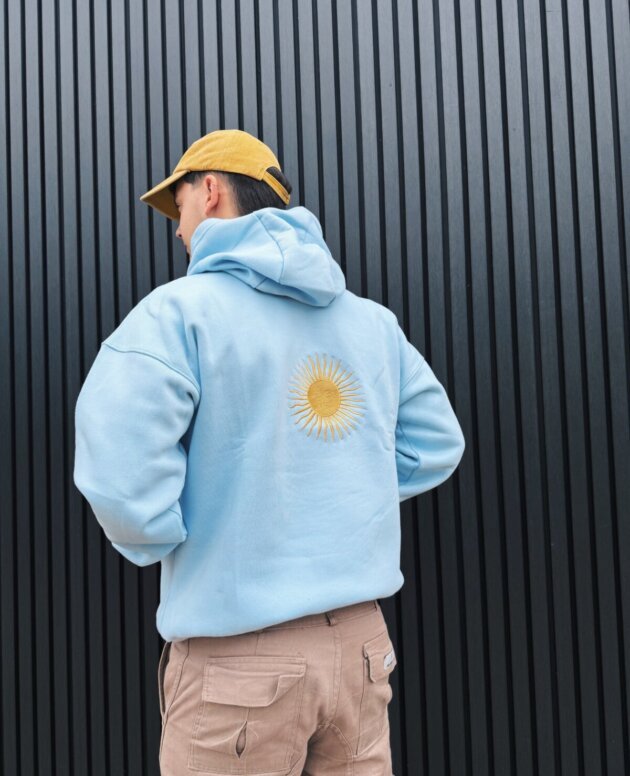BUZO SOL BORDADO CELESTE