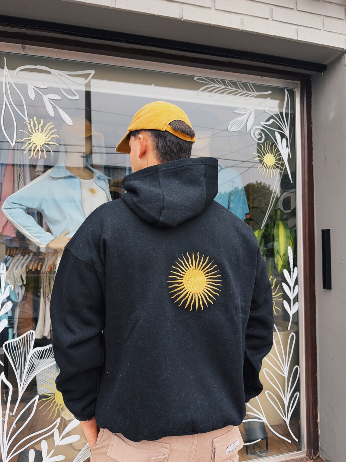 BUZO SOL BORDADO NEGRO - Image 3