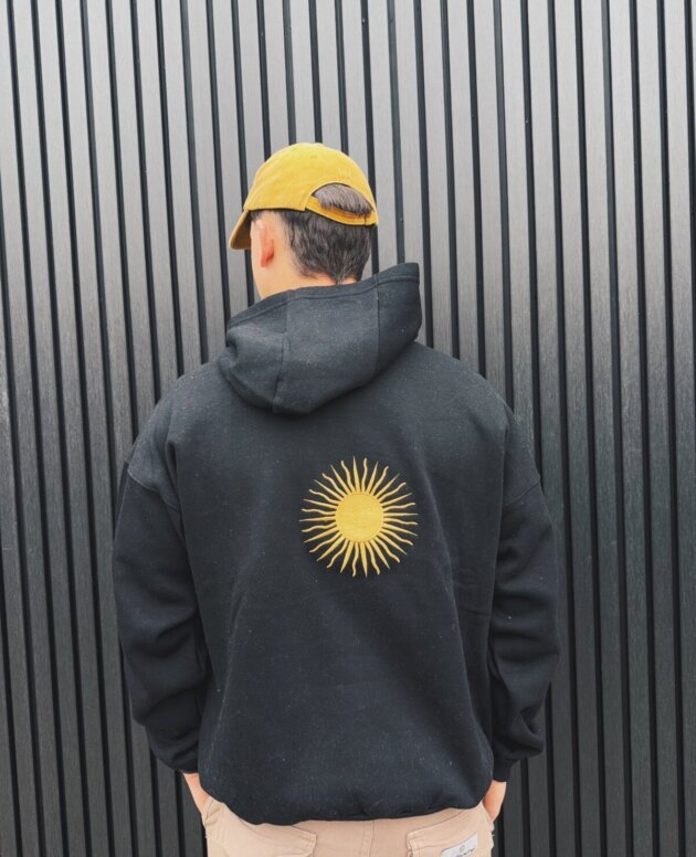 BUZO SOL BORDADO NEGRO
