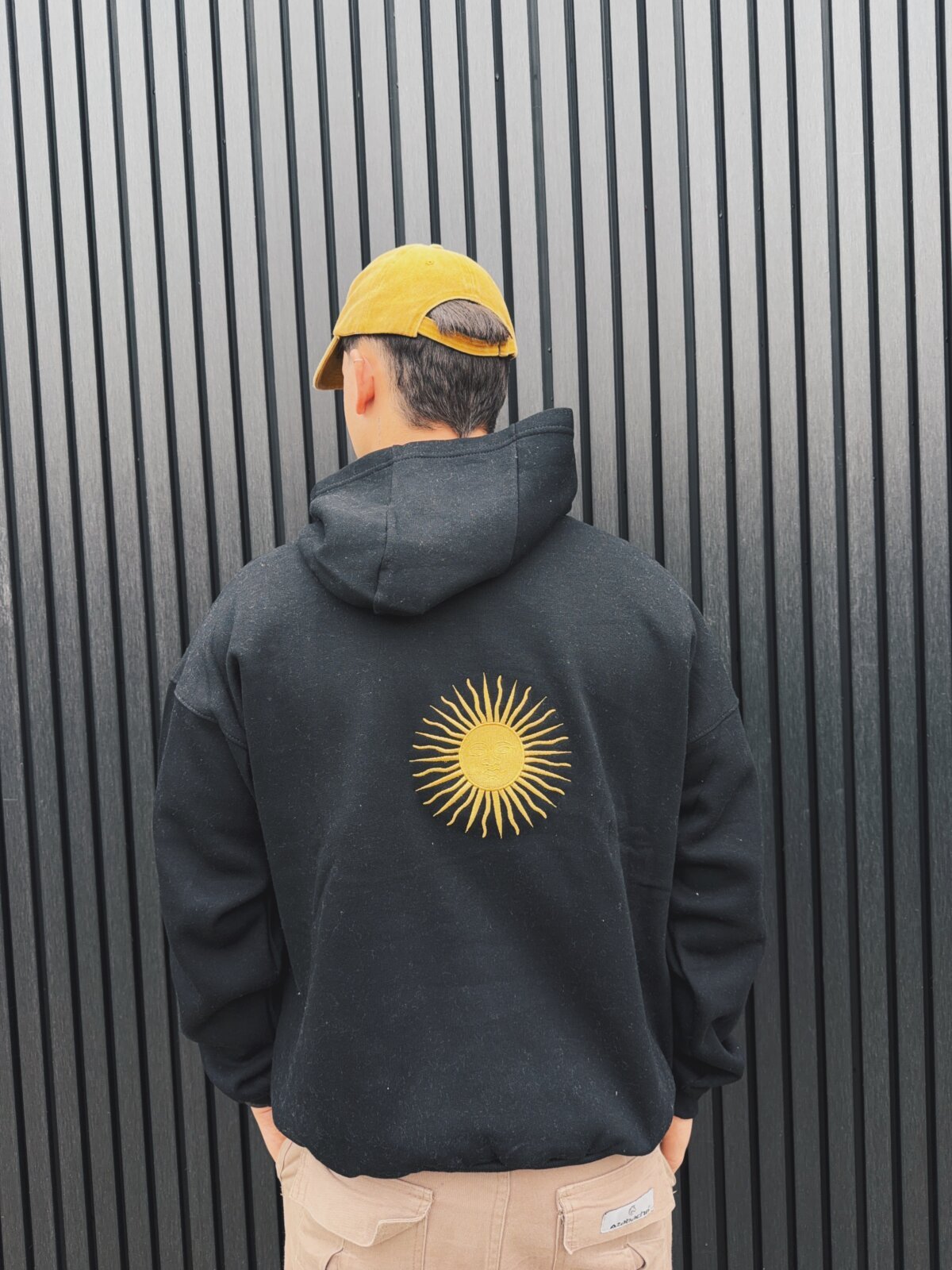 BUZO SOL BORDADO NEGRO