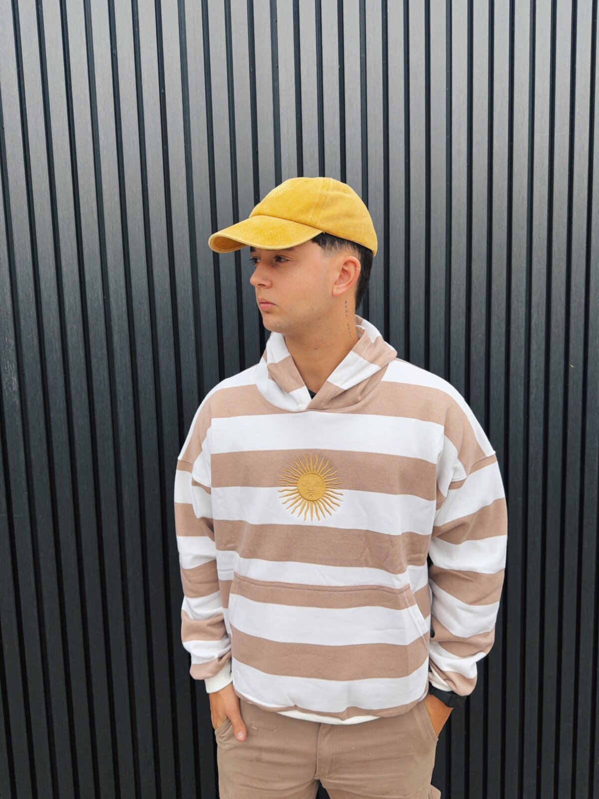 BUZO SOL BORDADO BEIGE RAYADO