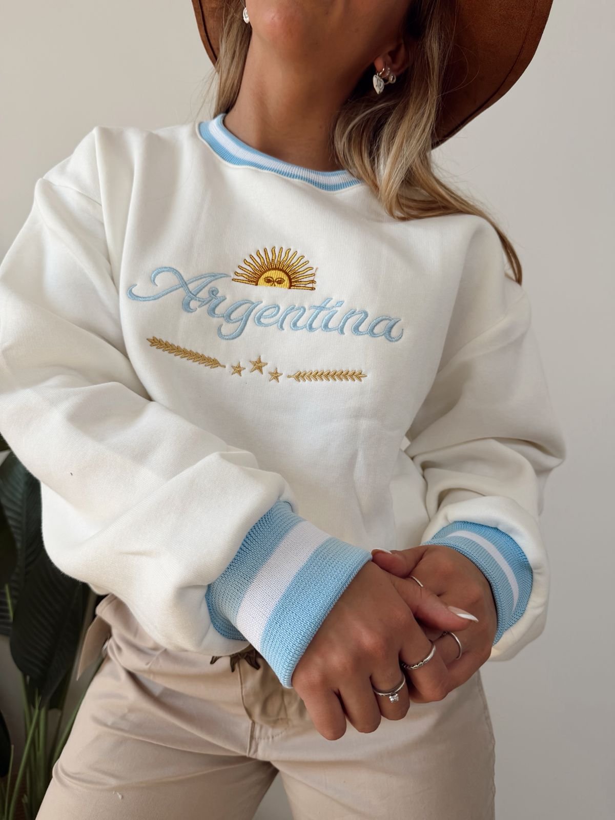 BUZO ARGENTINA PUÑOS FRISA BLANCO
