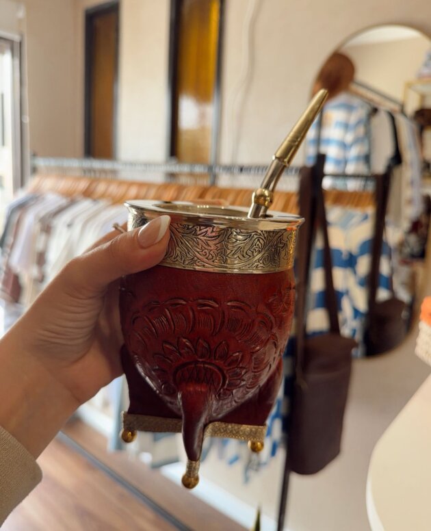 IMPERIAL REPUJADO CON BASE DE BOLITAS ALPACA BORDO