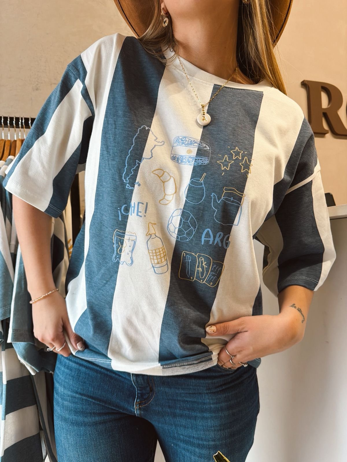 REMERA ICONOS AZUL