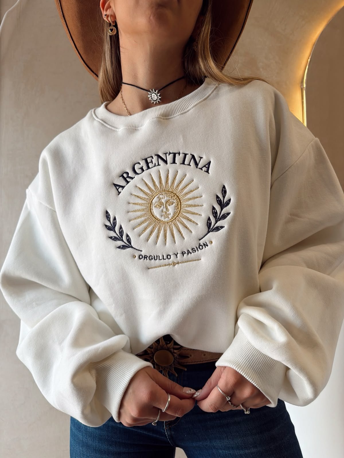 BUZO ORGULLO Y PASION BORDADO FRISA