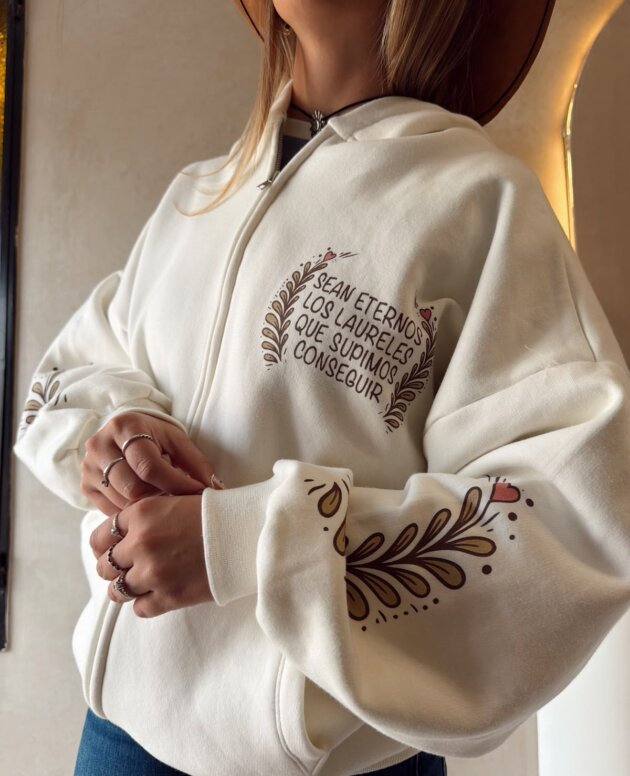 CAMPERA CORAZON ESPALDA FRISA NATURAL