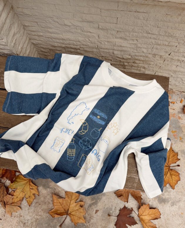 REMERA ICONOS AZUL