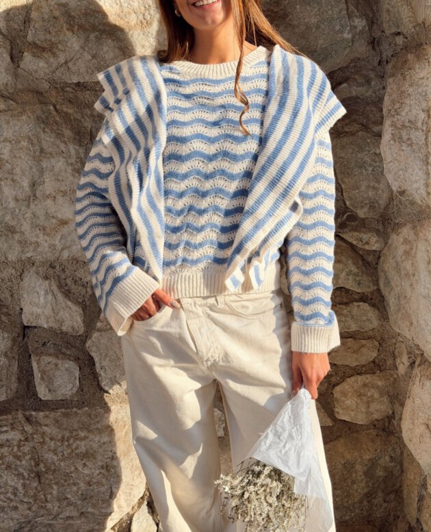 SWEATER VOLADO CELESTE Y BLANCO