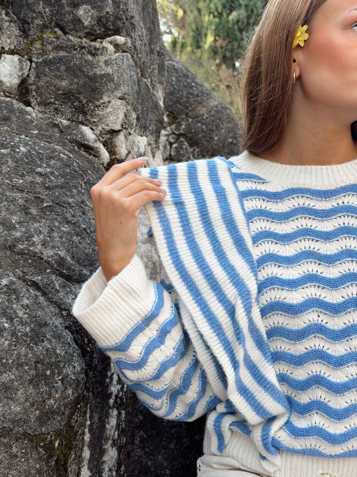 SWEATER VOLADO CELESTE Y BLANCO - Image 3