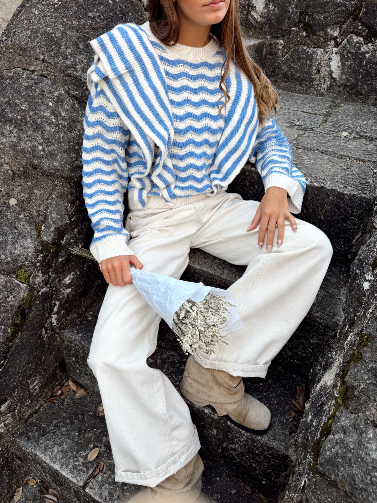 SWEATER VOLADO CELESTE Y BLANCO - Image 2