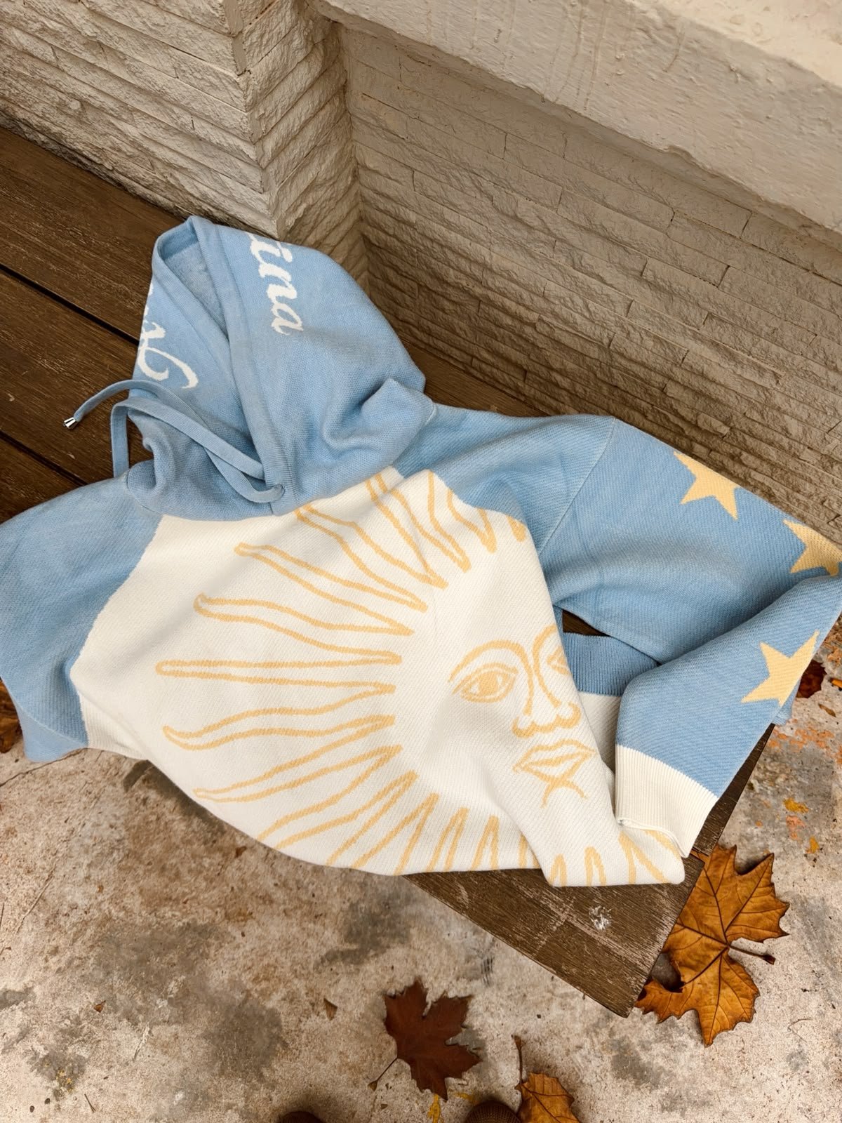 SWEATER SOL DE MAYO CON CAPUCHA - Image 3