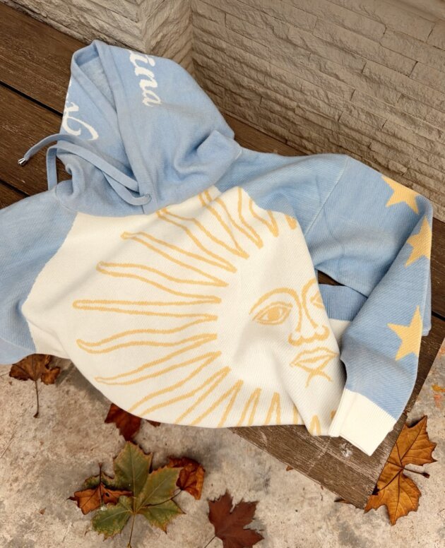 SWEATER SOL DE MAYO CON CAPUCHA