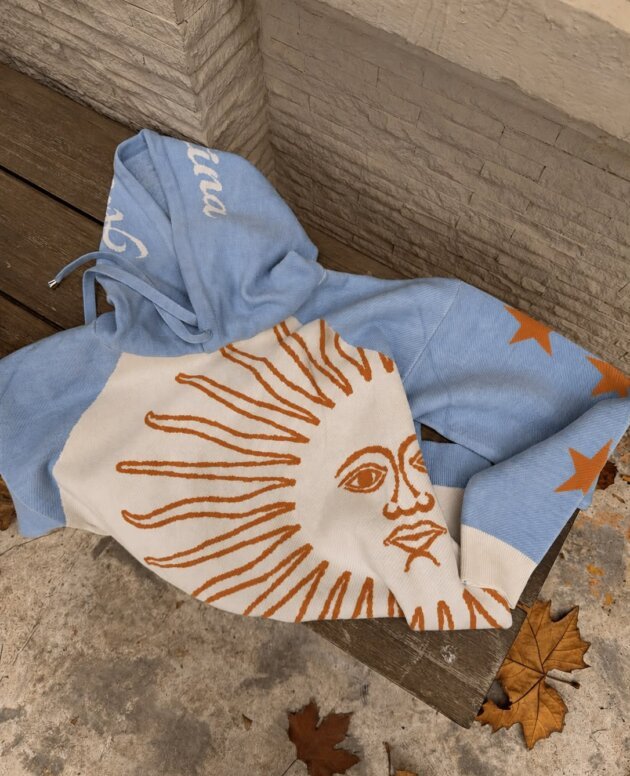 SWEATER SOL DE MAYO CON CAPUCHA