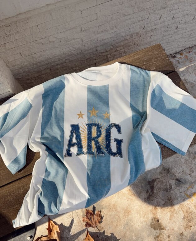 REMERA ARG , TRES ESTRELLAS