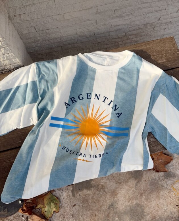 REMERA NUESTRA TIERRA RAYADA