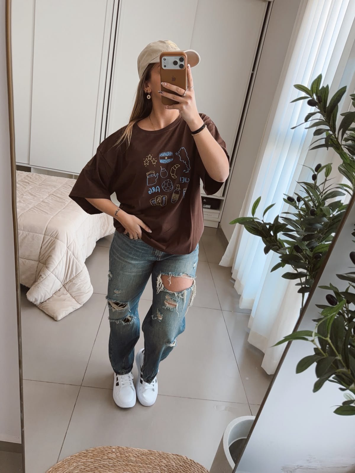 REMERA ICONOS MARRON - Image 3