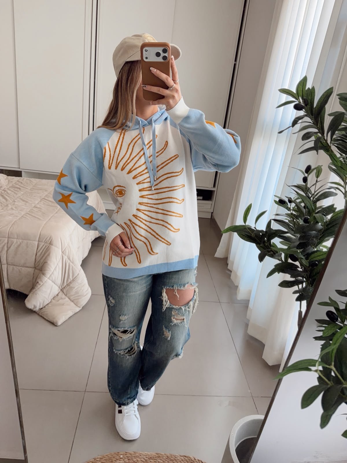 SWEATER SOL DE MAYO CON CAPUCHA - Image 3
