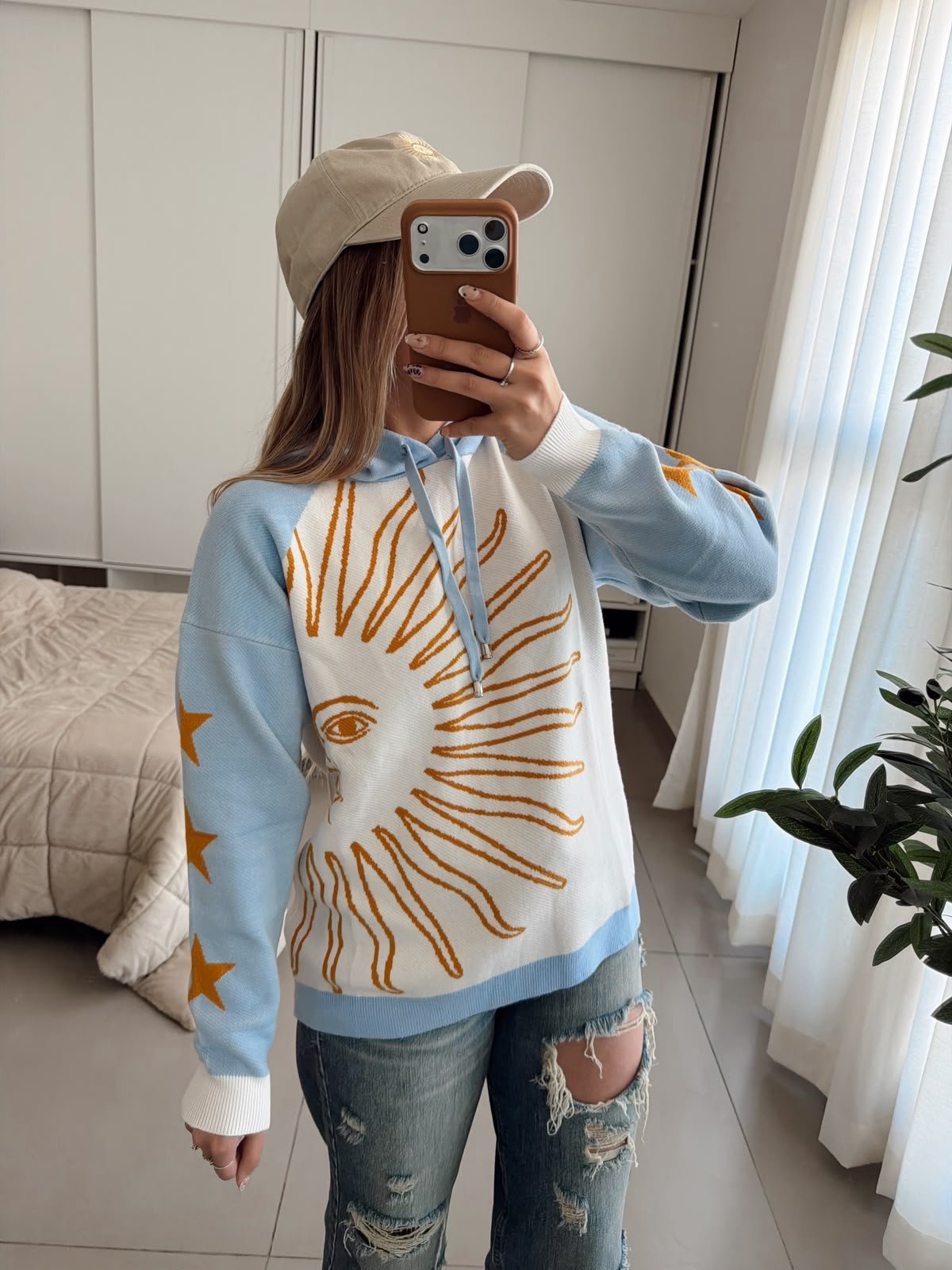 SWEATER SOL DE MAYO CON CAPUCHA - Image 2