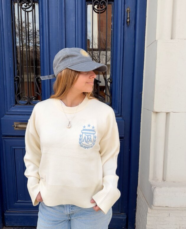 SWEATER AFA COLOR CREMA BORDADA