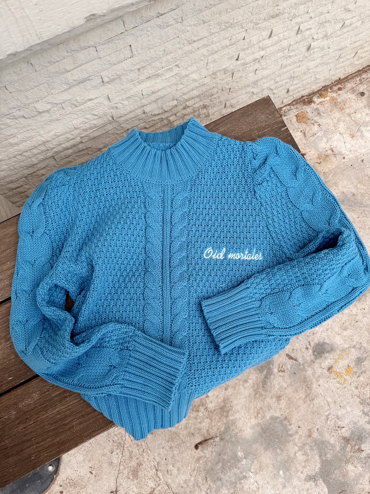 SWEATER OID MORTALES CELESTE BORDADO - Image 4