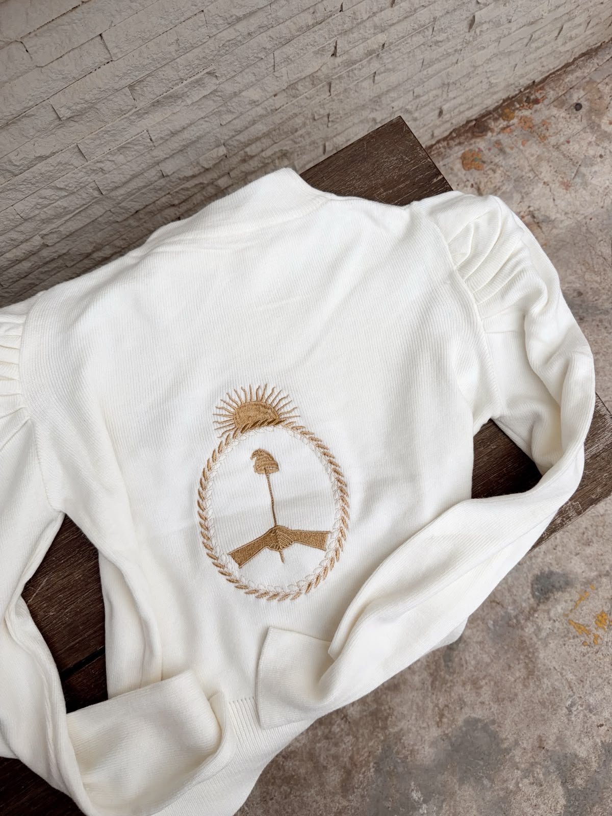 SWEATER PRINS ESCUDO BORDADO - Image 5