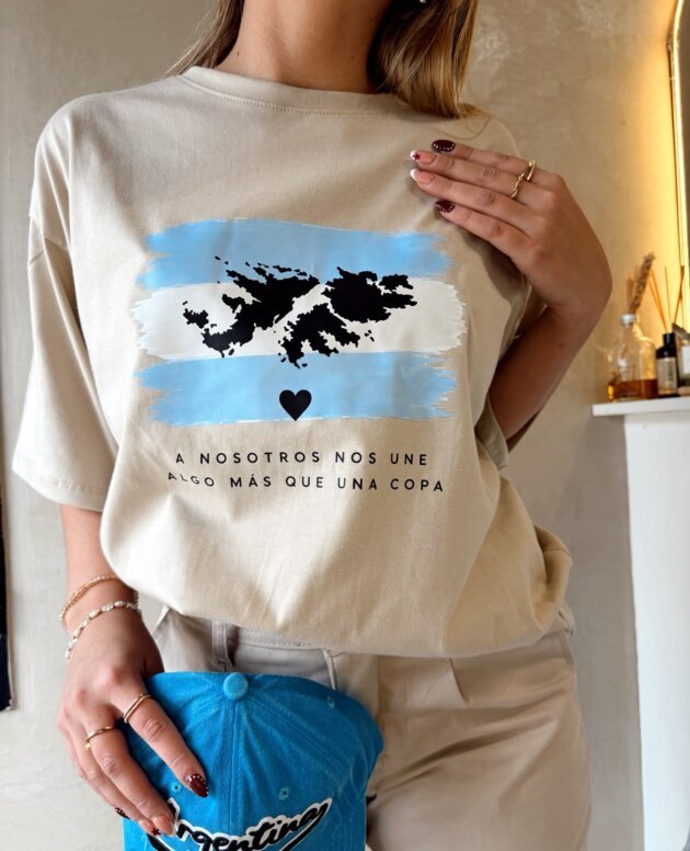 REMERA UNION, ESPALDA LAS MALVINAS SON ARGENTINAS