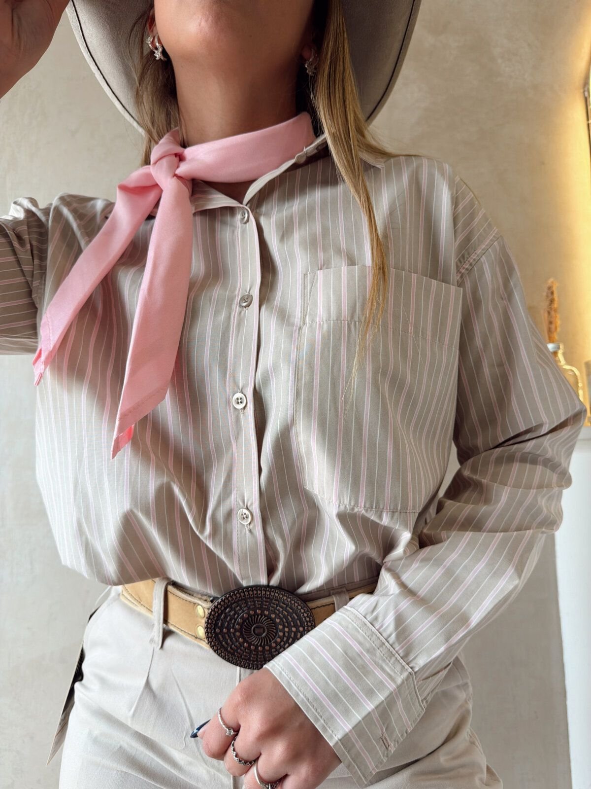 CAMISA A RAYAS ROSA Y BEIGE - Image 2
