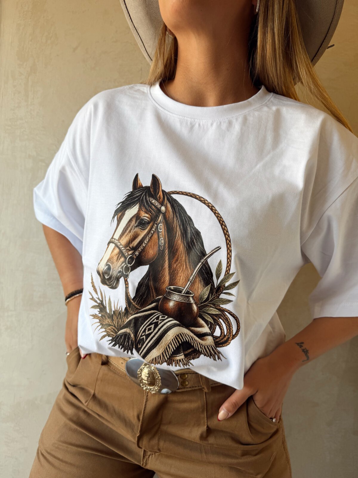 REMERA CABALLO MATE BLANCA