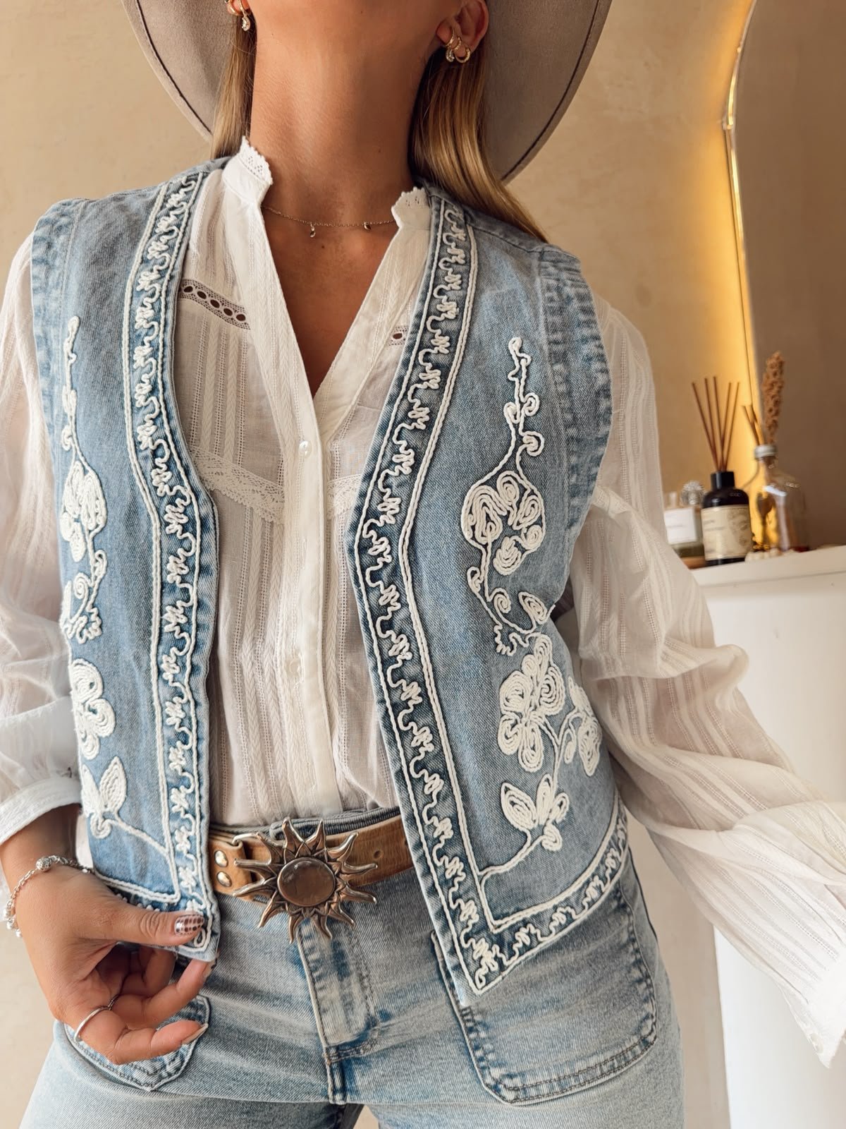 CHALECO DENIM BORDADO